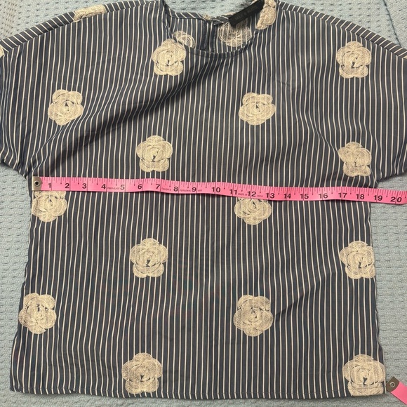 2/20 Floral and Striped 3/4 Sleeve Blouse - Women’s Small - Picture 7 of 8